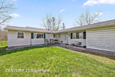 256 River, Thomas, MI 48609 - photo 3