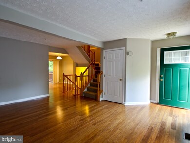 8719 Thornbrook Dr, Odenton, MD 21113 - photo 2