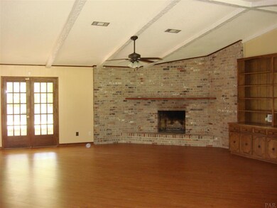 369 Man o War Cir, Cantonment, FL 32533 - photo 2