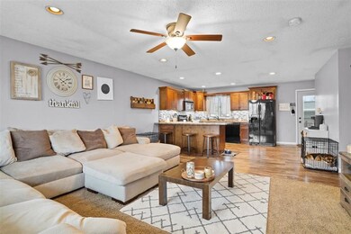 1226 10th St NW, Cedar Rapids, IA 52405 - photo 4