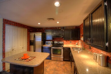 HDR-Rae-1406 W Los Arboles pl-kitchn