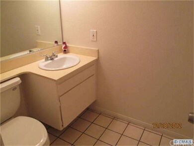 Downstairs 1/2 bathroom