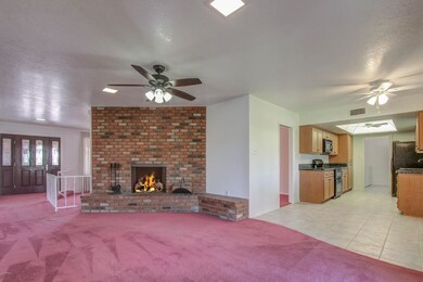 007_Family Room