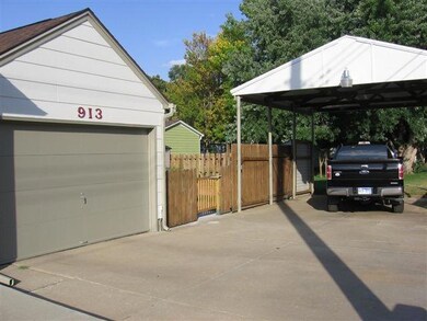 913 E 7th Ave, Mitchell, SD 57301 - photo 2