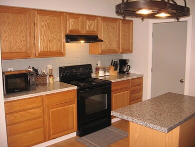 391 Constance kitchen 2