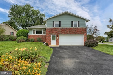 400 Good Ave, Womelsdorf, PA 19567 - photo 2