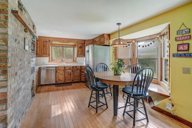 Kitchen / Dining Area