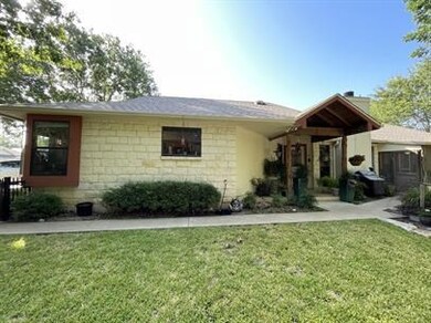 621 Courtney St, Fredericksburg, TX 78624 - photo 5