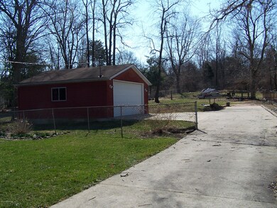 7106 E Manslick Rd, Louisville, KY 40228 - photo 4