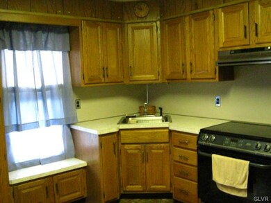 232 N Lehigh St, Tamaqua, PA 18252 - photo 3