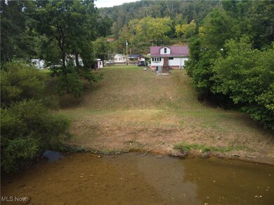 385 Center St, Clay, WV 25043 - photo 3