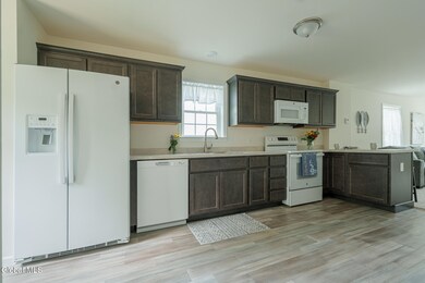 424 Summit Ave, Schenectady, NY 12307 - photo 4