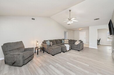 8-web-or-mls-3400 Skymaster Ct-17