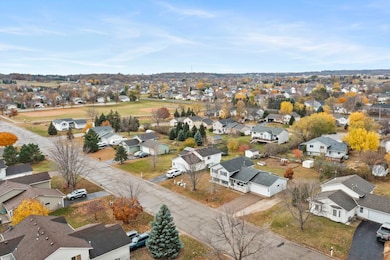 504 S Maple St, Belle Plaine, MN 56011 - photo 2