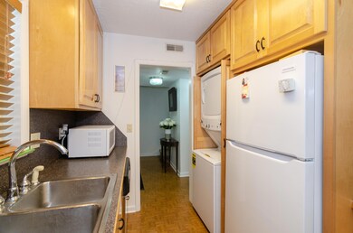 424 Carriage Ln.-8