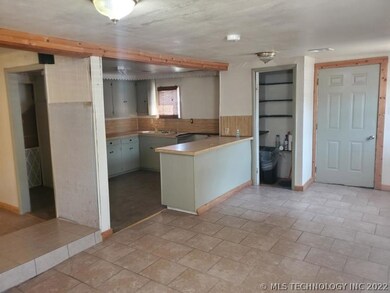 609 E 10th St, Claremore, OK 74017 - photo 7