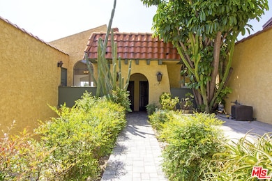 1735 N Dillon St, Los Angeles, CA 90026 - photo 5