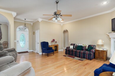 703 N Ellen St-9