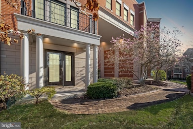12168 Chancery Station Cir, Reston, VA 20190 - photo 2