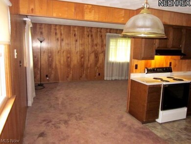 2494 E 39th St, Lorain, OH 44055 - photo 4