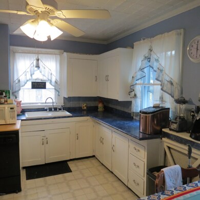 129 W Main St, North Adams, MA 01247 - photo 4