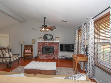 1904 W Phoenix Place, Broken Arrow, OK 74011 - photo 2