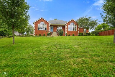 654 Kinney Ln, Columbus, IN 47201 - photo 2