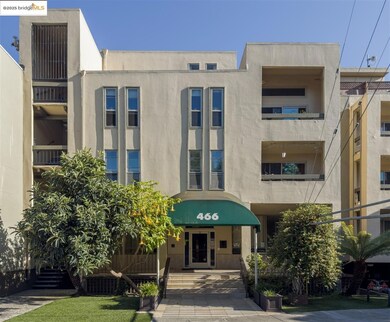 Crescent Court Manor unit 114, Oakland, CA 94610 - photo 2