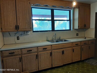 6421 Sage Dr, Jacksonville, FL 32210 - photo 4