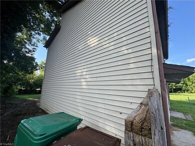 1102 Campbell St, High Point, NC 27262 - photo 4