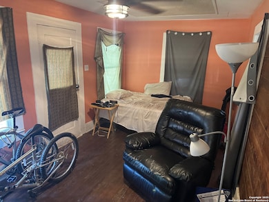 202 Weaver St, San Antonio, TX 78210 - photo 3