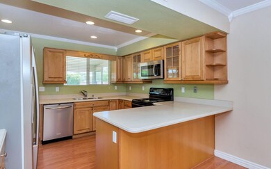 Kitchen and Breakfast Bar