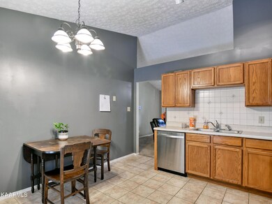 2324 Crestpark
