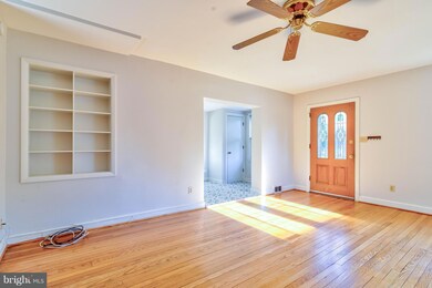 6208 Forest Rd, Cheverly, MD 20785 - photo 4