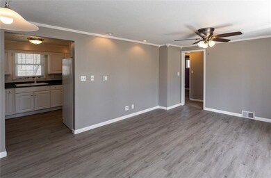 6106 SW 15th St, Des Moines, IA 50315 - photo 7