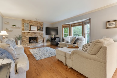 710 Sprucetree Ln, Algonquin, IL 60102 - photo 5