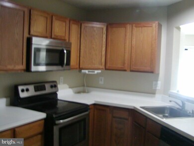 9205 Cardinal Forest Ln unit 17, Lorton, VA 22079 - photo 4