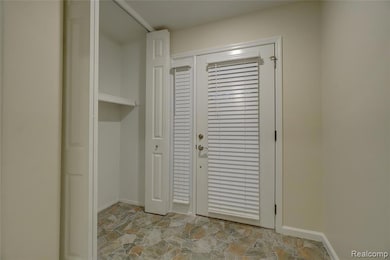 2451 Sanders Place, Bloomfield Hills, MI 48302 - photo 4