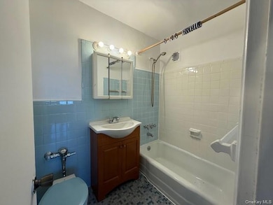 Oakwood unit 4M, Flushing, NY 11375 - photo 5