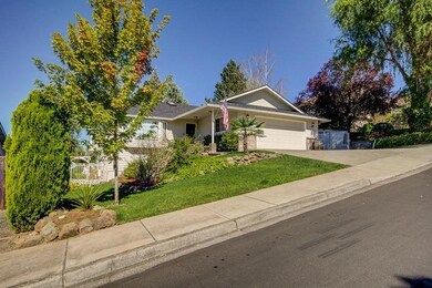 1747 Garden Dr, Medford, OR 97504 - photo 3