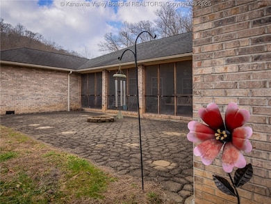 634 Hitch N Go Ln, Elkview, WV 25071 - photo 5