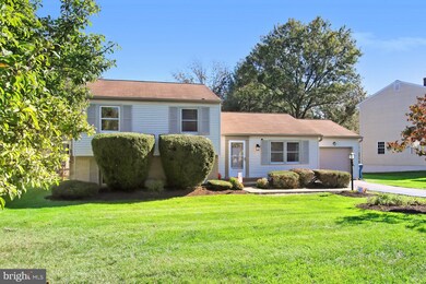 2567 Viking Dr, Herndon, VA 20171 - photo 2