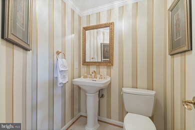 17 Old Creek Ct, Potomac, MD 20854 - photo 5