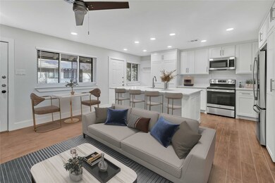 5639 Matalee Ave unit E, Dallas, TX 75206 - photo 2