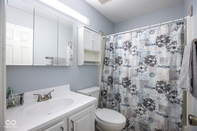 11557 Glenn Abbey Ln, Indianapolis, IN 46235 - photo 6