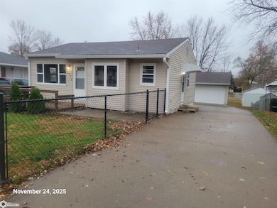 808 E Woodland Ave, Ottumwa, IA 52501 - photo 3