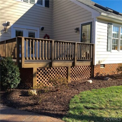 Nice deck with concrete walk to the shed - exterio