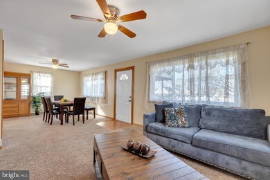 422 Edgewood Ave, Folsom, PA 19033 - photo 4