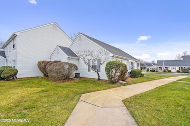 142 Providence Way unit 142C, Monroe Township, NJ 08831 - photo 2