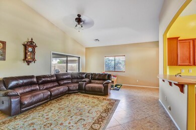 VAULTED CEILING GREAT ROOM